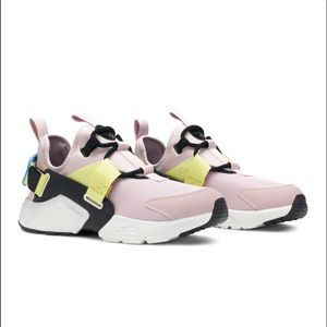 Nike Women’s Air Huarache City Low Plum Chalk Size 8